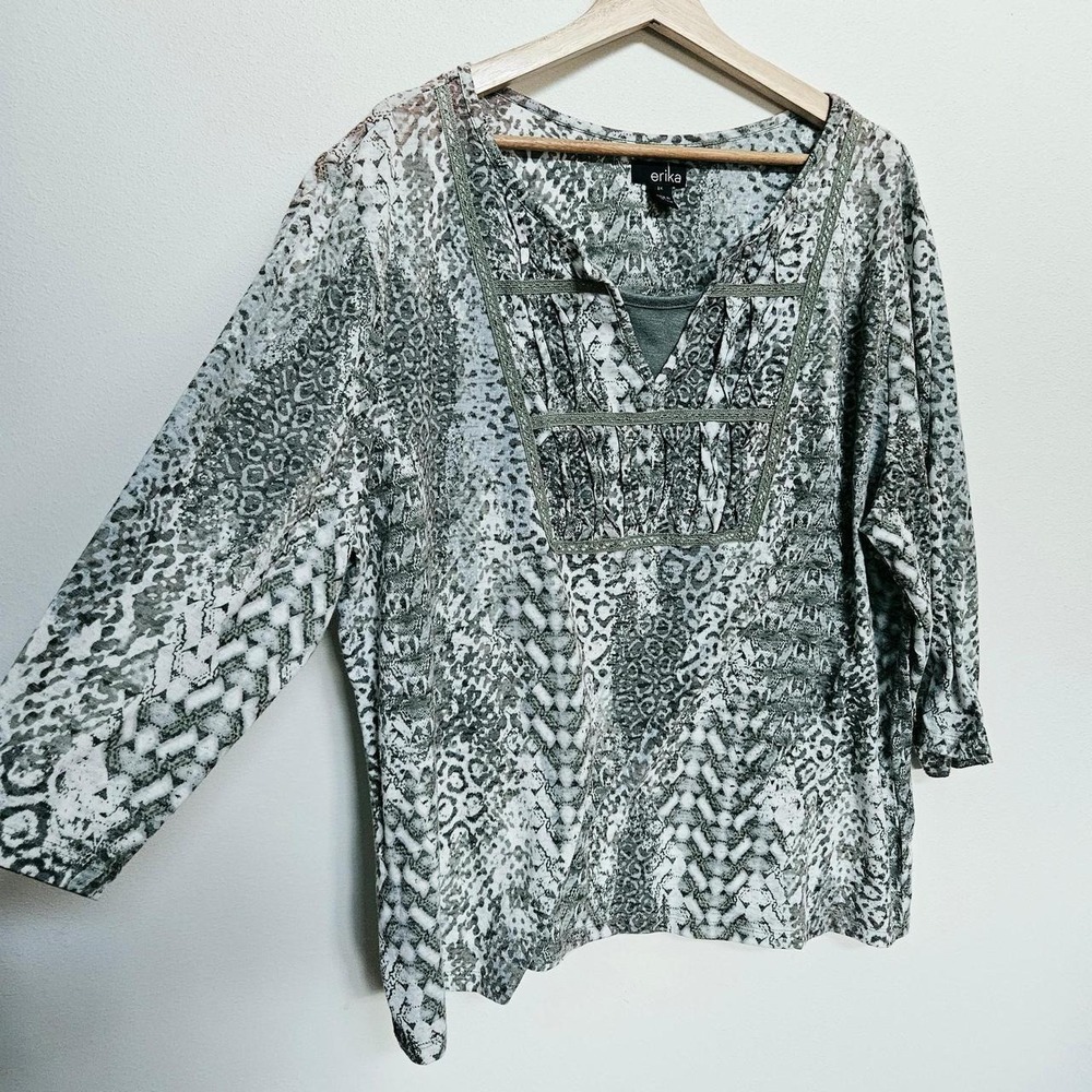 Erika & Co. white and gray snake print blouse with 3/4 sleeves, size 2X